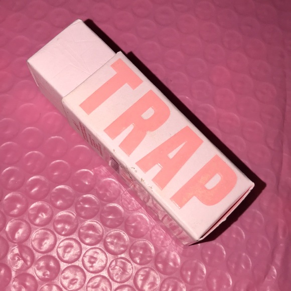 Jeffree Star Velvet Trap Lipstick - Picture 6 of 10